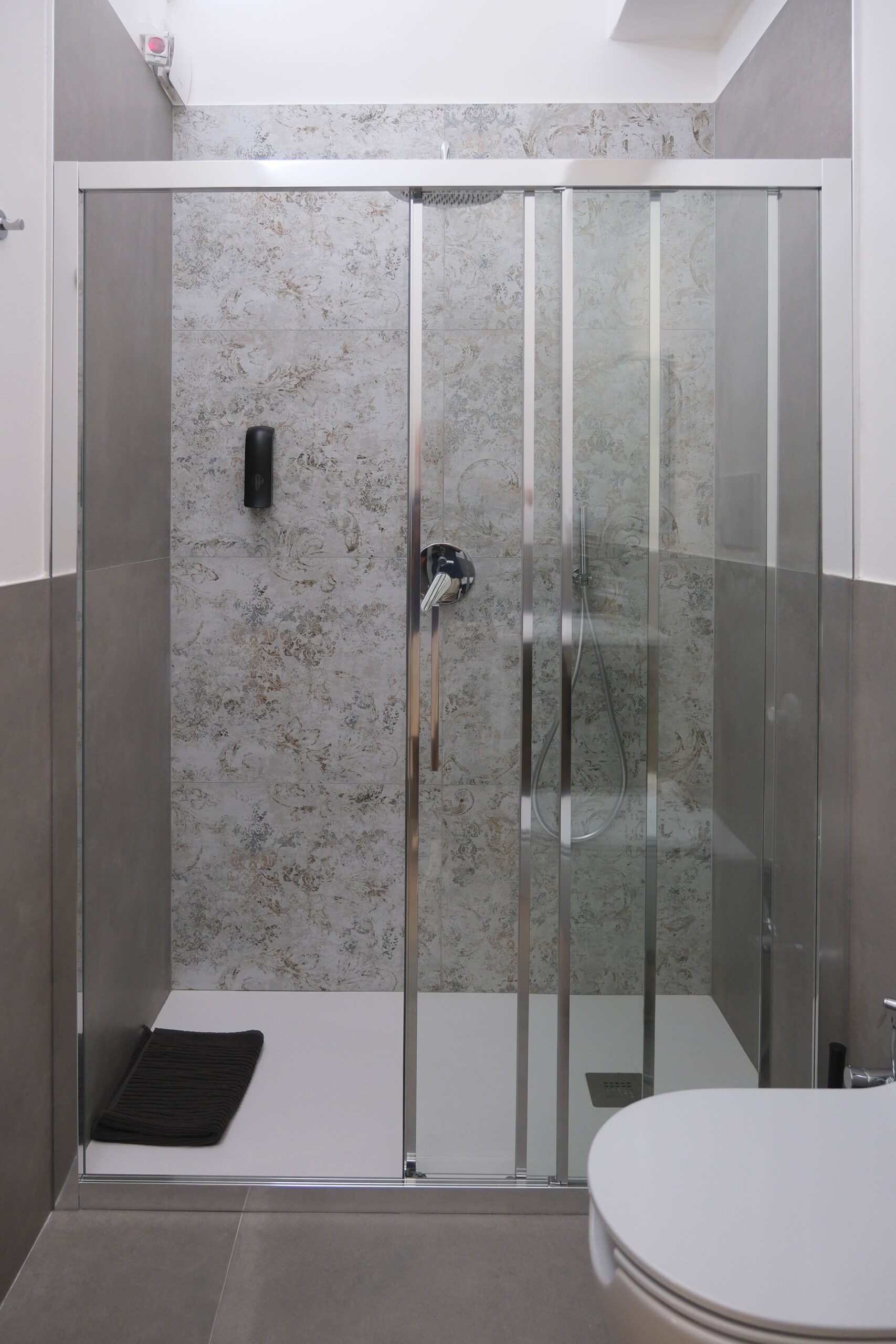 Camera Turchese: il bagno con la doccia