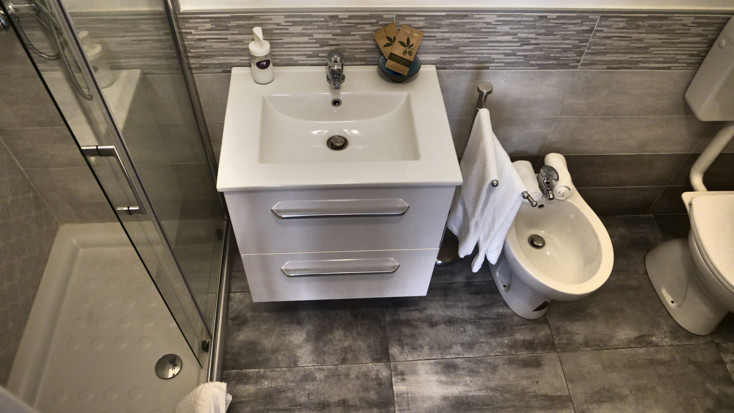 Camera Cobalto: il bagno