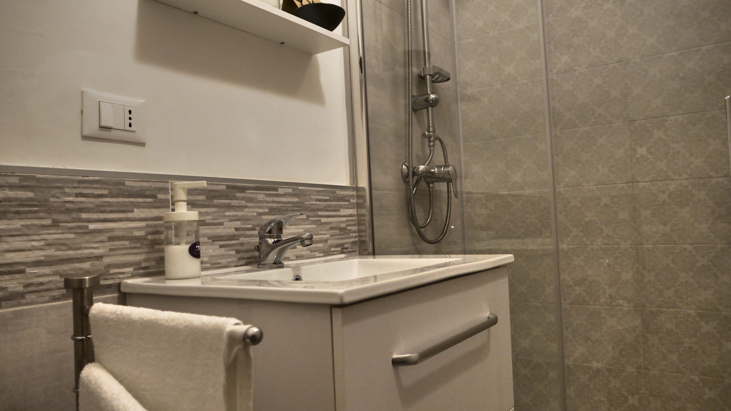 Camera Gelso: il bagno